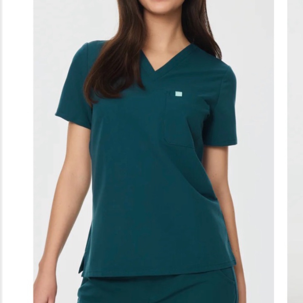 Caribean Blue Garde Malade XS Women's one pocket scrub top New with tags